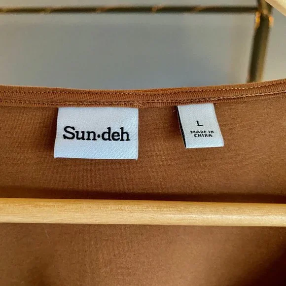 NWT Aritzia Sun-Deh Sunday Best Far Out Long Sleeved Crop Top - Picture 3 of 5